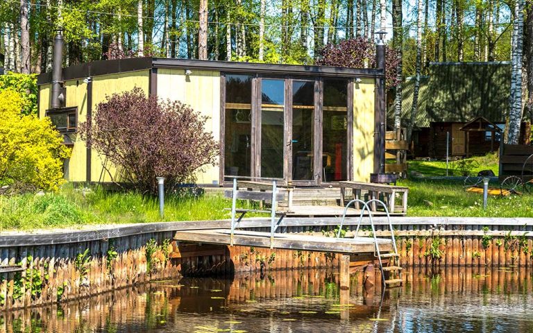 Russian sauna – Hunting lodge by the lake